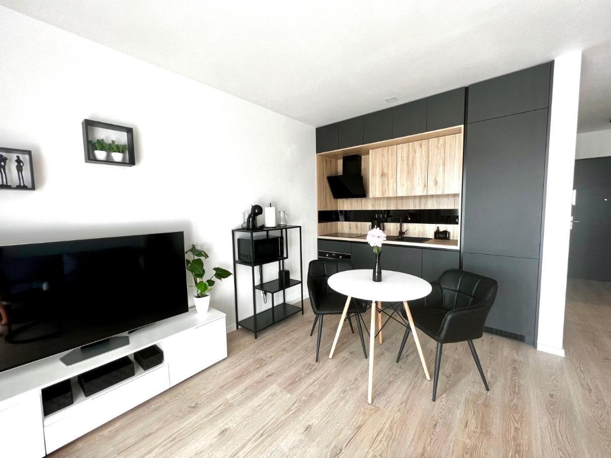 Urban Vista Apartment Lipótszentmiklós Kültér fotó